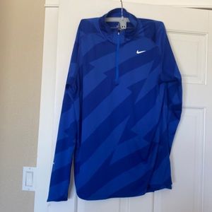 Mens Nike  large long sleeve running shirt.